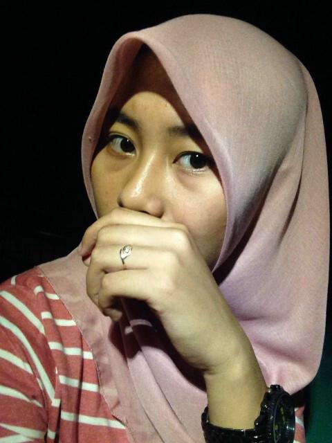 AriskaSA's tweet photo. Selamat malam mblo :| http://t.co/jtmq55rQx3