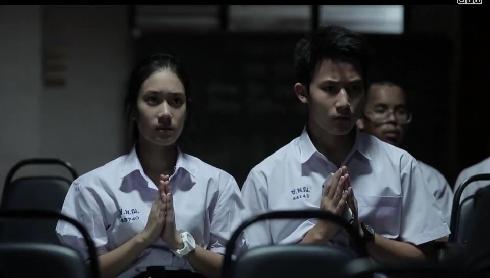 kemisaraworld's tweet photo. แช่ง.. อยากดูล้าววว :3 ใส่นาฬิกาสีขาวแมนมากข่ะ5555555 #ThirTEENTerrors #เพื่อนเฮี้ยนโรงเรียนหลอน #kemisarabelle http://t.co/0gN3OOakdE