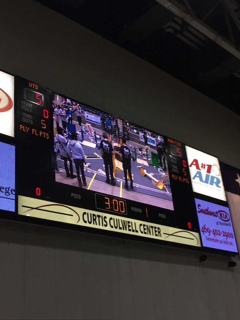 genesisrobotics's tweet image. There&apos;s James getting ready to drive in the semi finals! Heading into round 3 we are 2nd place!