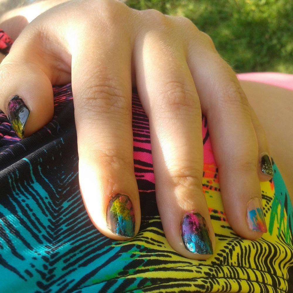 lorevitali's tweet photo. Manicure como los colores del colibri #nailart #nailartchile #uñasdecoradas #design #veranostyle http://t.co/AQbENx4GIy