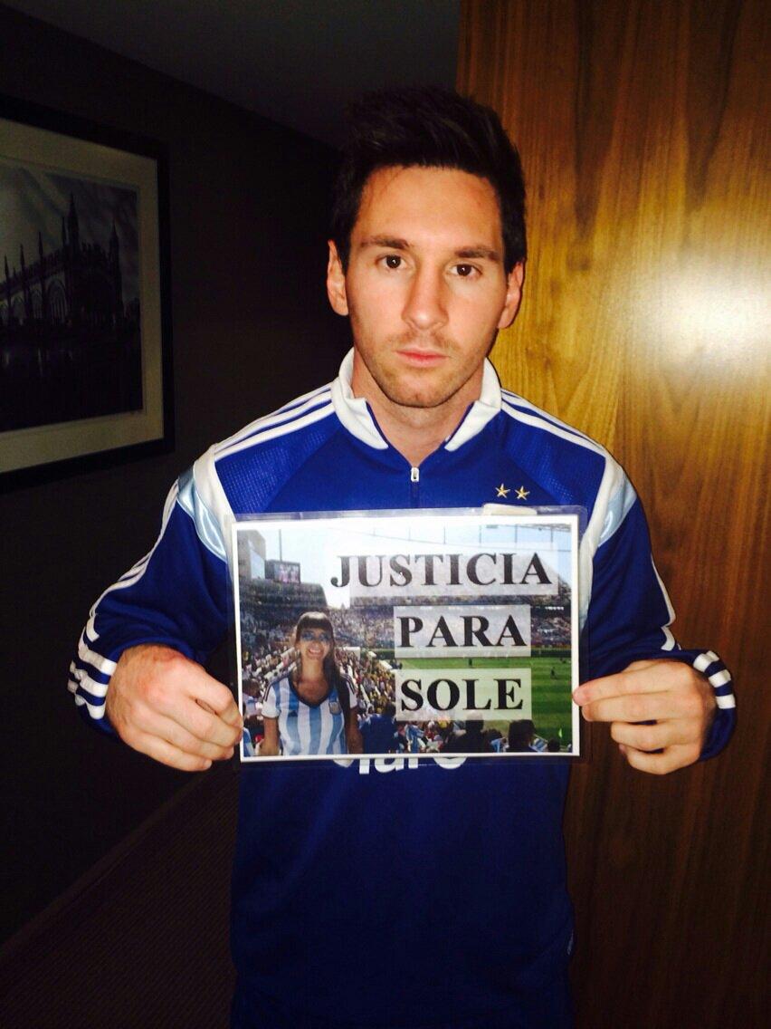 titifernandez1's tweet photo. Genio adentro y afuera de la cancha. Gracias por tu sensibilidad y por ayudarnos a buscar #justiciaparaSole http://t.co/9TpDTObnBN