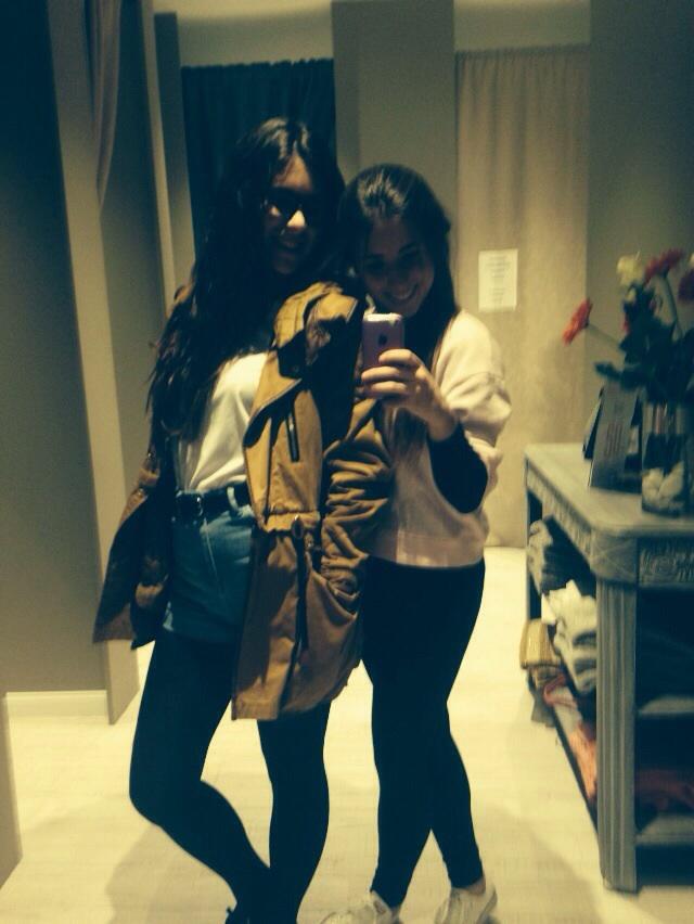 LauraSanchz25's tweet photo. Buen día de compras con @BelenSanch24 👌👌 http://t.co/ztbhAf1Zj9