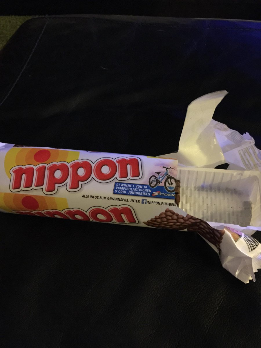 cologne360's tweet photo. So #nippons muss man doch leer essen oder? Am nächsten Tag schmecken die doch nicht mehr oder ? http://t.co/120nZYuPBl