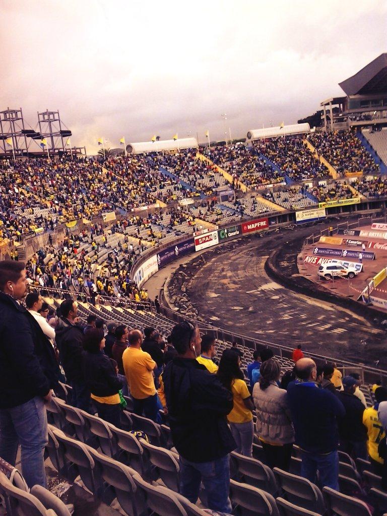 Hulker95's tweet photo. Apoyando a la @udlp_oficial http://t.co/SSpq5ANji4