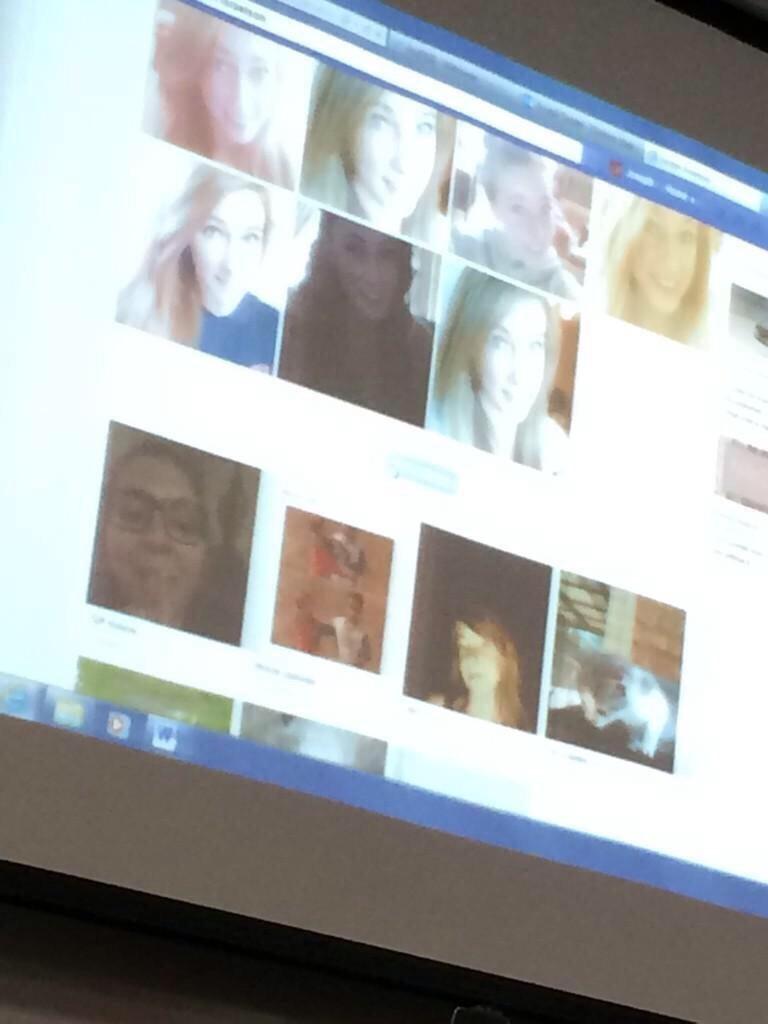 NiggazStruggles's tweet photo. Quand ton prof regarde le Facebook d'une meuf de ta classe et oublie que le rétro projecteur est allumé http://t.co/96qYYHq0qM