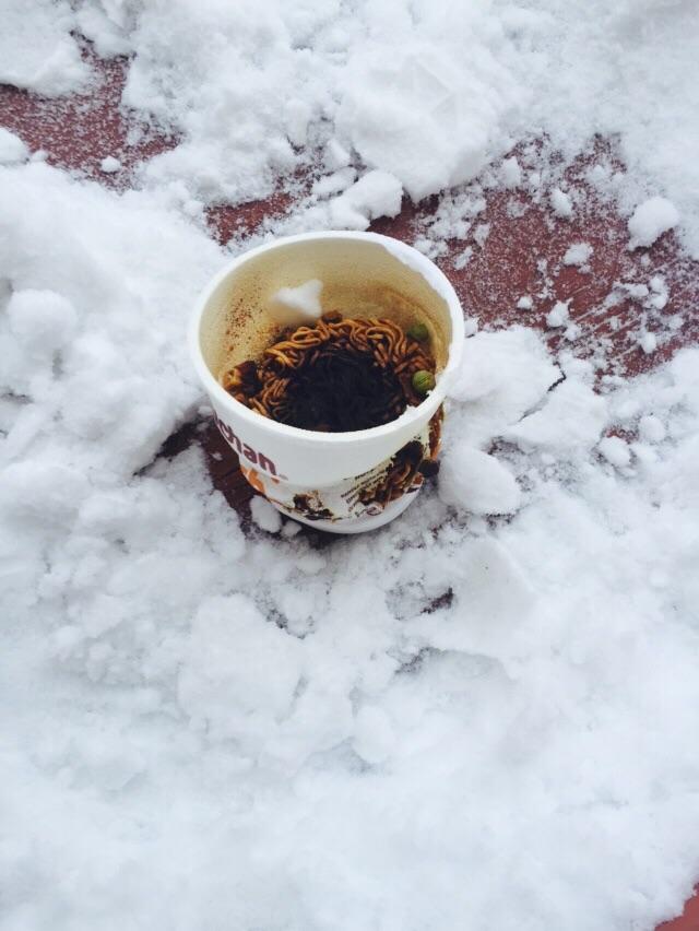 sprinklelil1234's tweet photo. Burnt ramen noodles are da best! #jk #lazybutt http://t.co/v9IYk2dbs6