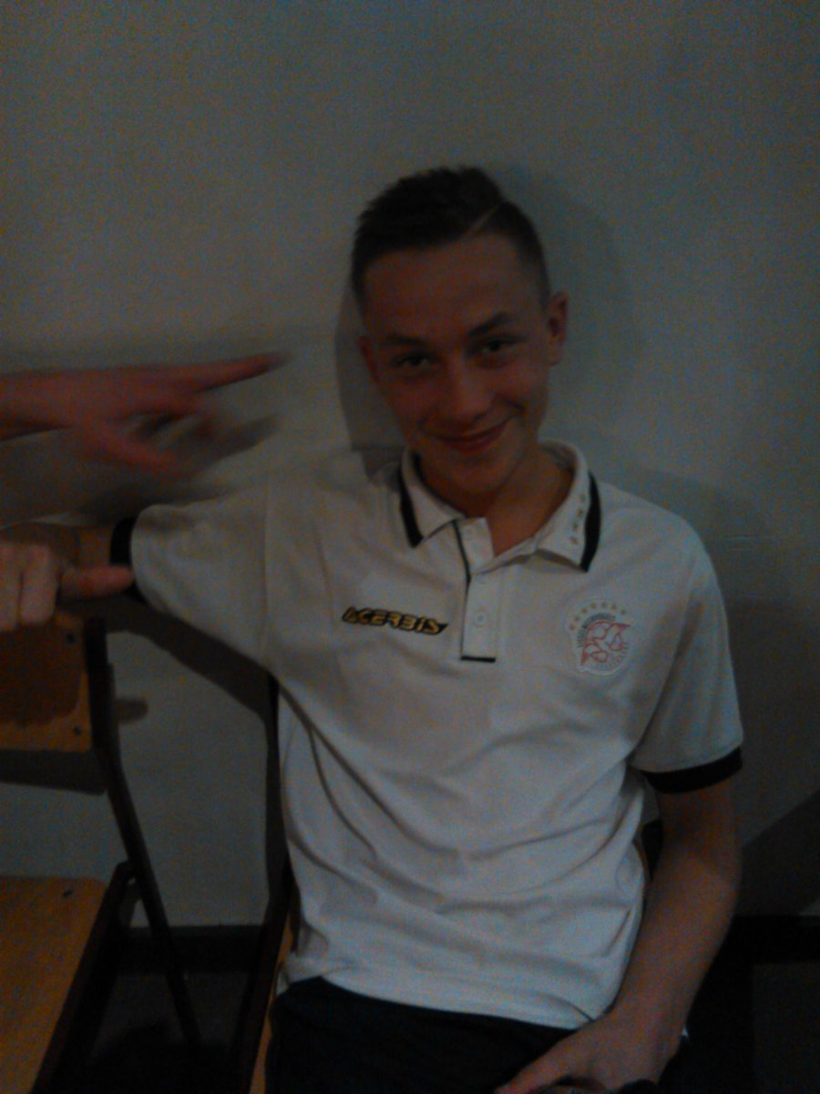 constandict's tweet photo. Dit is een held #roodtegendeblauwen http://t.co/DiYsdYMRtj