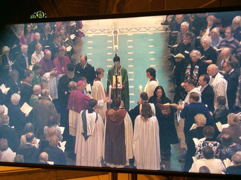 Wonderful ecumenical image from the heart of today's #Installation <a href="/paulbayes/">Quietpaul</a> today <a href="/LivCathedral/">Liverpool Cathedral</a> with <a href="/LivCathChoir/">Liverpool Cath Choir</a>