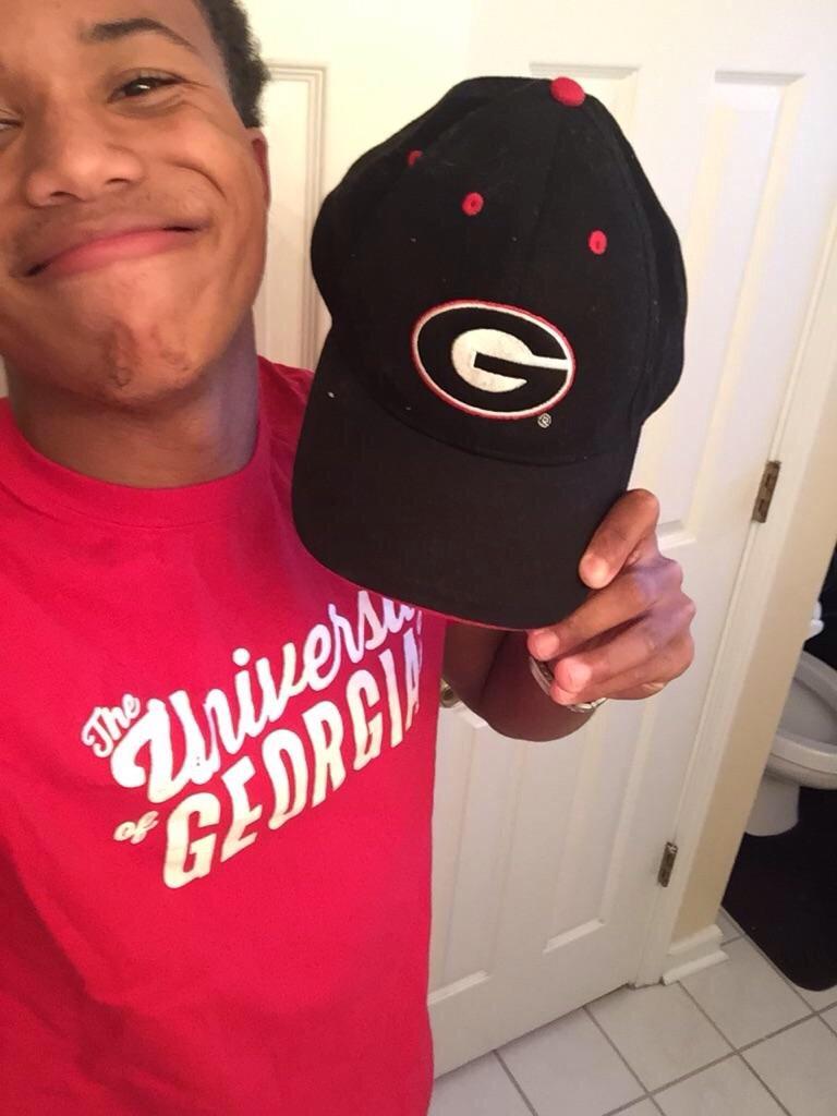 UGA_2019's tweet photo. Congrats future #dawgs! Tweet us your just-got-accepted look for a S/O! #UGA19 #UGA #UGAAdmissions #DawgsOnTop http://t.co/ev7VGA4yqD