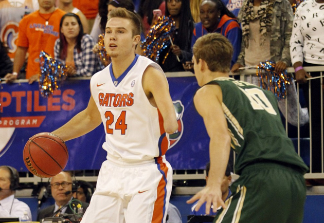 usatodaysports's tweet photo. One-handed basketball player Zach Hodskins makes his debut for Florida: http://t.co/QA9u6zNsZD http://t.co/2deIxn6Ax4