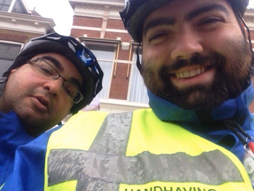 brhvldsecure's tweet photo. Nat geregend voor de #veiligheid #sinterklaasintocht #lbb #biketeam @Rich_VLD http://t.co/yueUGLAfcl