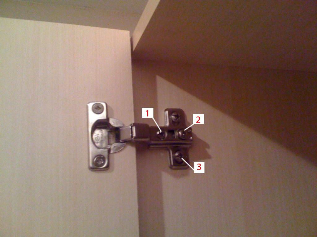 elkevl's tweet photo. @IKEANederland kunnen jullie mij helpen aan drie schroefjes van nummer 2 voor mijn hopen kast. Bedankt! http://t.co/m4Cla9Qydo