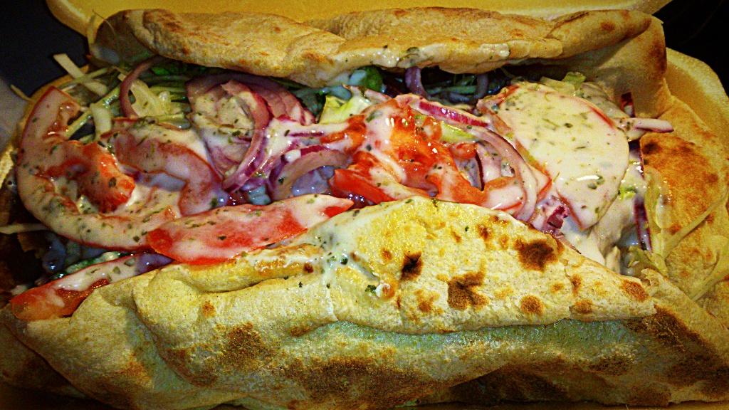 ArekArekAreek's tweet photo. Na kolację Doner Kebab;-) #ciapatejadło http://t.co/GSFlJHp5Kx