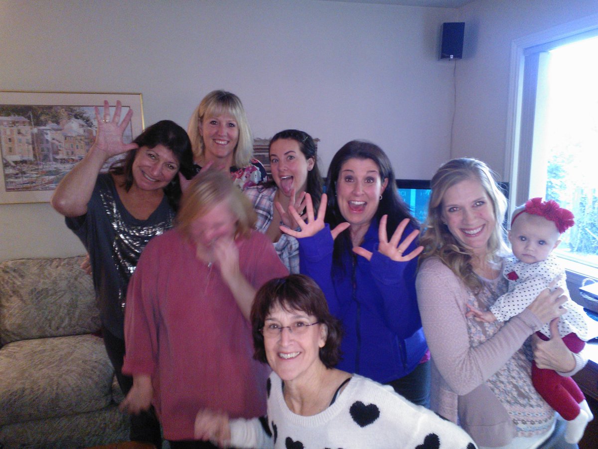 megdun's tweet photo. Getting ready with our jazzhands on!#jazzercisestream http://t.co/CNkTCNlPIe