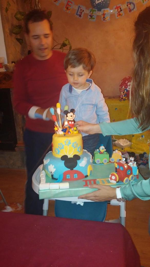 Ruttyk's tweet photo. Celebrando el segundo cumple del chikitin con @villarline @bvillar16 @ambruiz y demas familia!!! Momentos geniales!! http://t.co/9zgrwC3Tk2