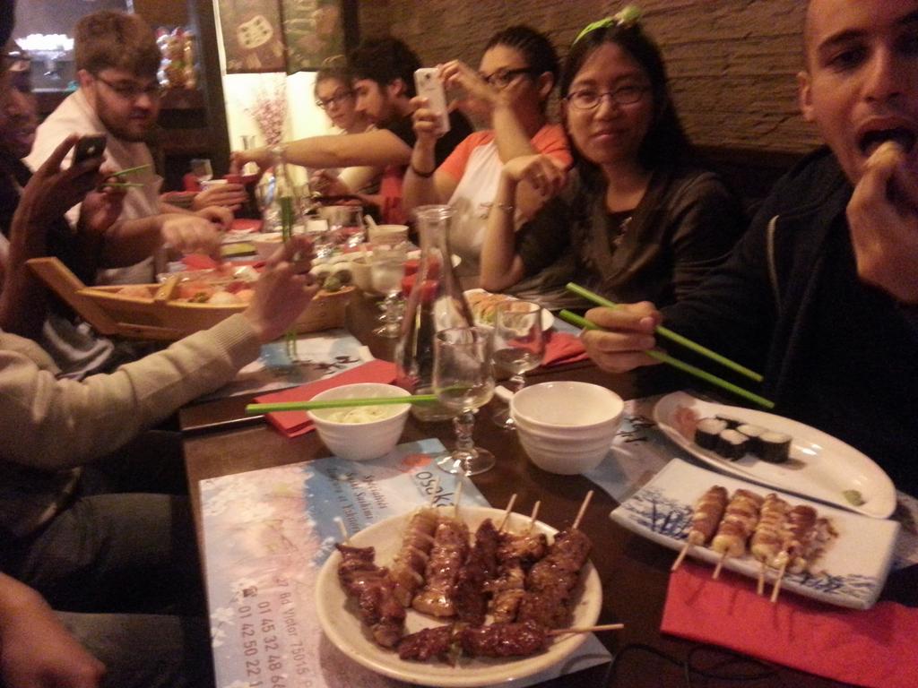 Asso_Sohei's tweet photo. Petit resto entre Sohei pour la fin de la premiere journee. #parismanga http://t.co/t3zlLMZpcT