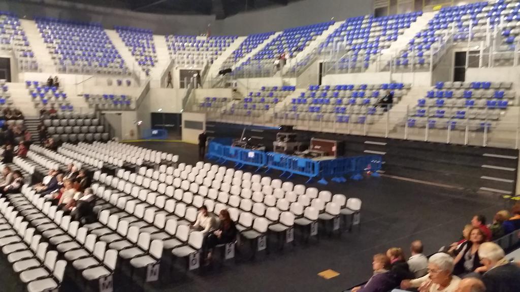 marcippo's tweet photo. Azur aréna position spectacle ! http://t.co/kzbIEloCYC