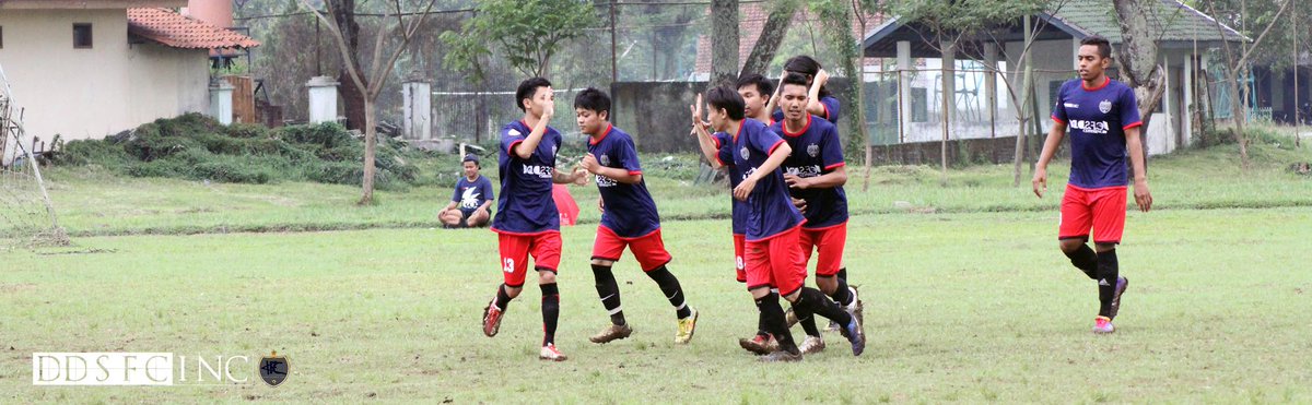 DDSinc_cloth's tweet photo. Selebrasi @kopmafc #wsl #DDSFCinc http://t.co/4EJbfzAyDN