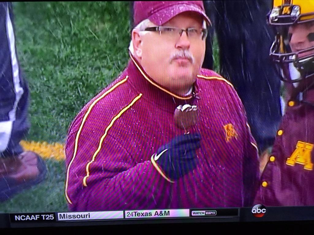 Lana's tweet photo. this man is my hero RT @TomVH: Of course, guy from Minnesota is eating ice cream in a blizzard http://t.co/Sre0VZTQL1
