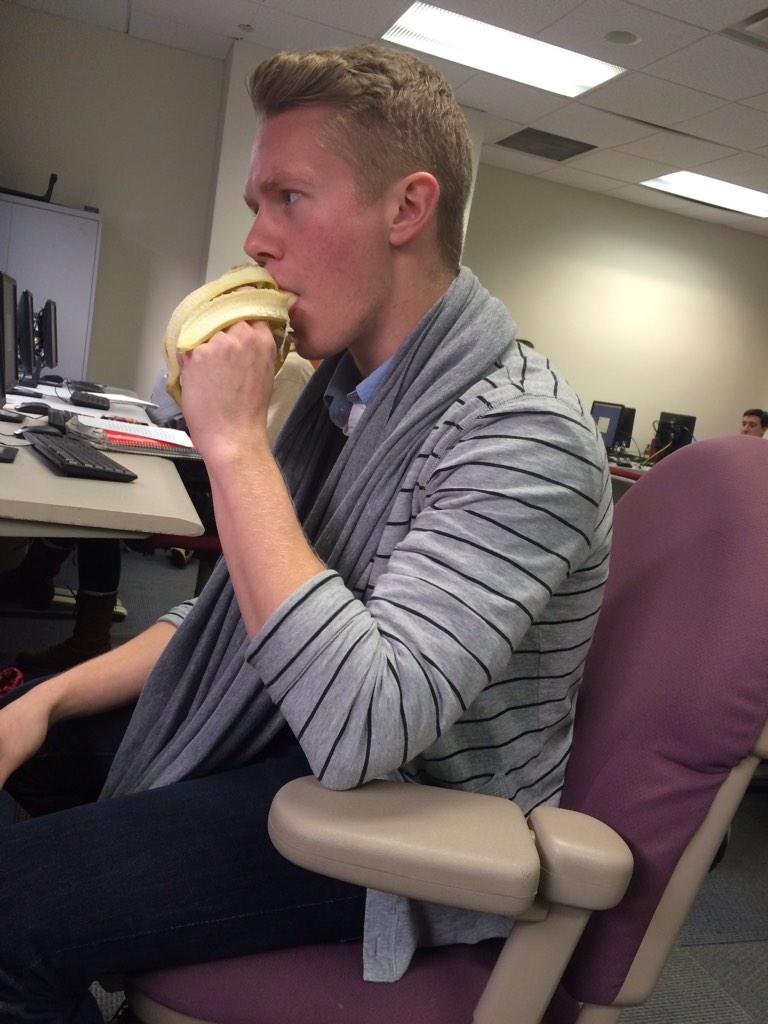 ScrantonNaners's tweet photo. This isn't his first nanner... http://t.co/SjBhyoEXH7