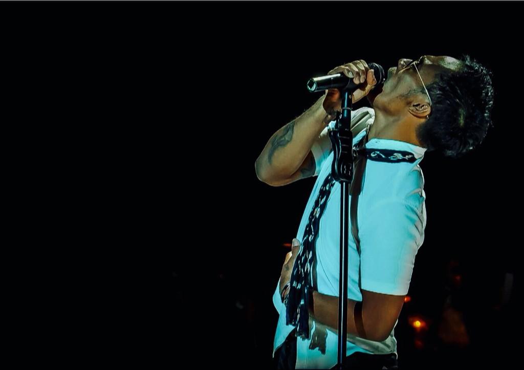 MujiAchmad's tweet photo. KK on stage to rock! @fishGOD http://t.co/6JMziZBiet