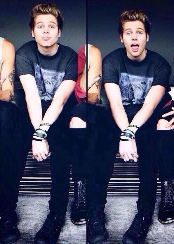 he doesn't know i exist but he makes me happy ?¿