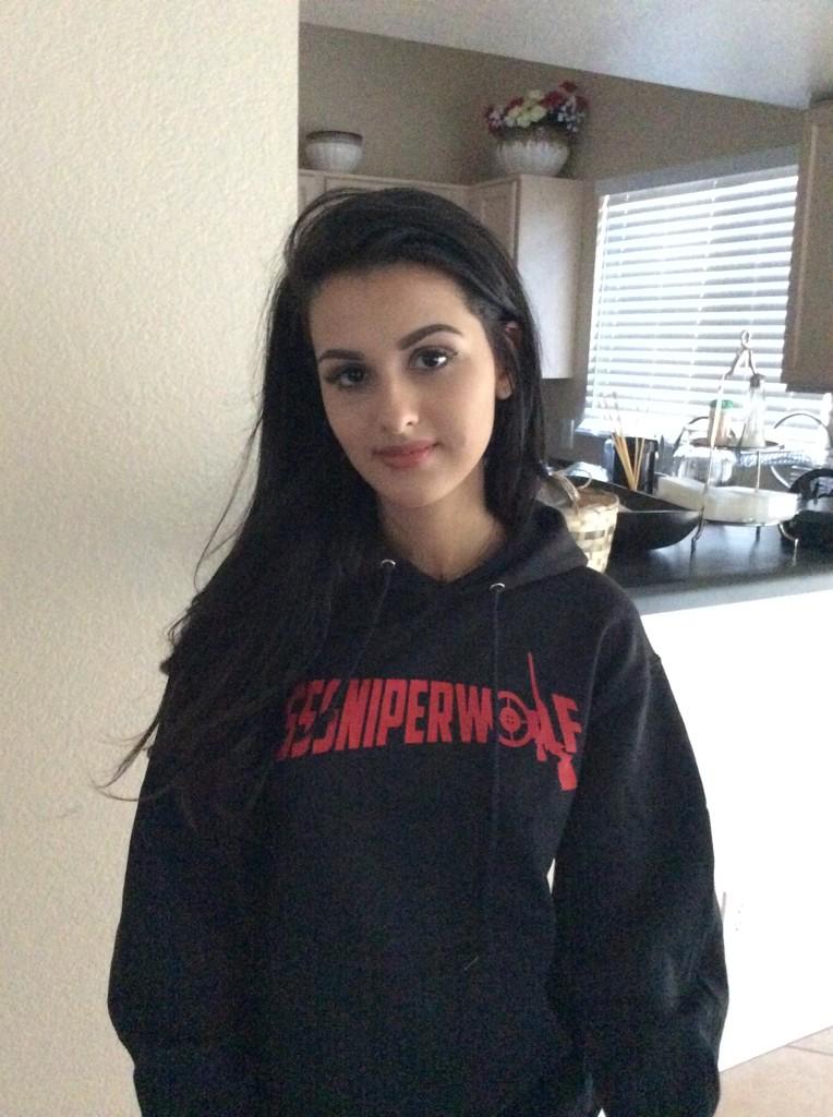 does sssniperwolf still dating sausage