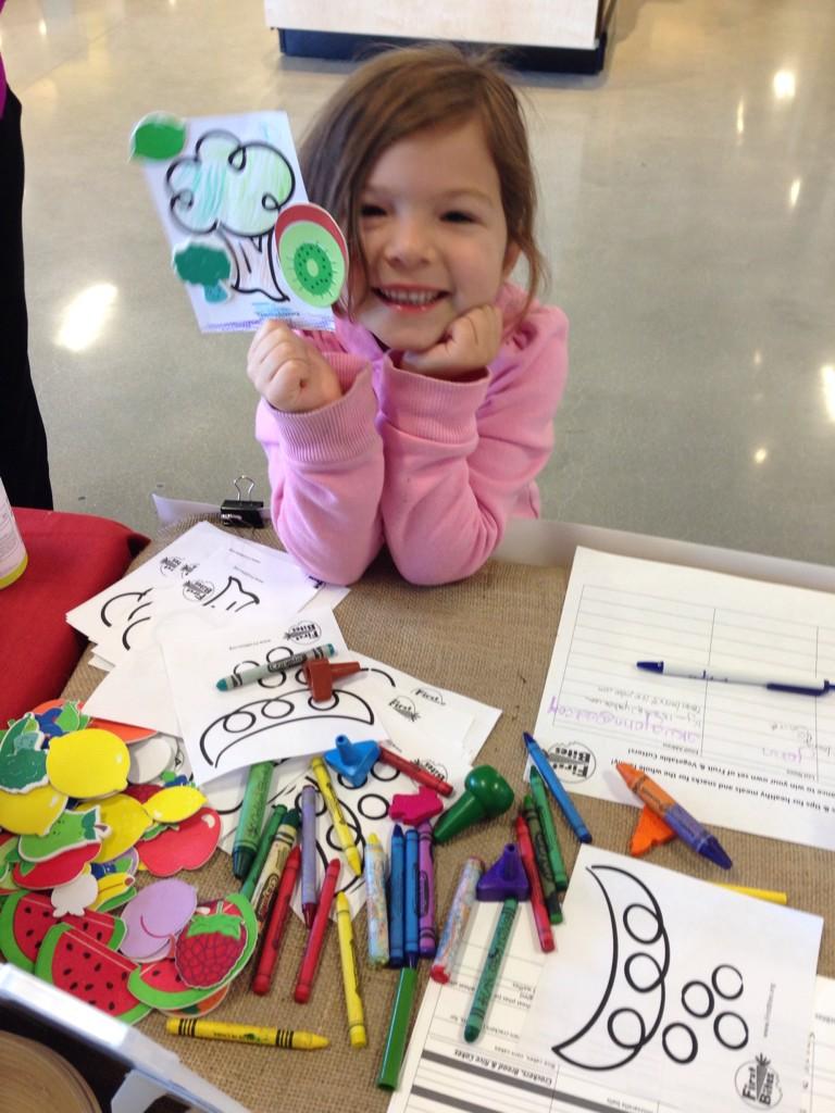 FirstBites's tweet image. Broccoli + kids = fun @MOMsOrganicMrkt in DC!