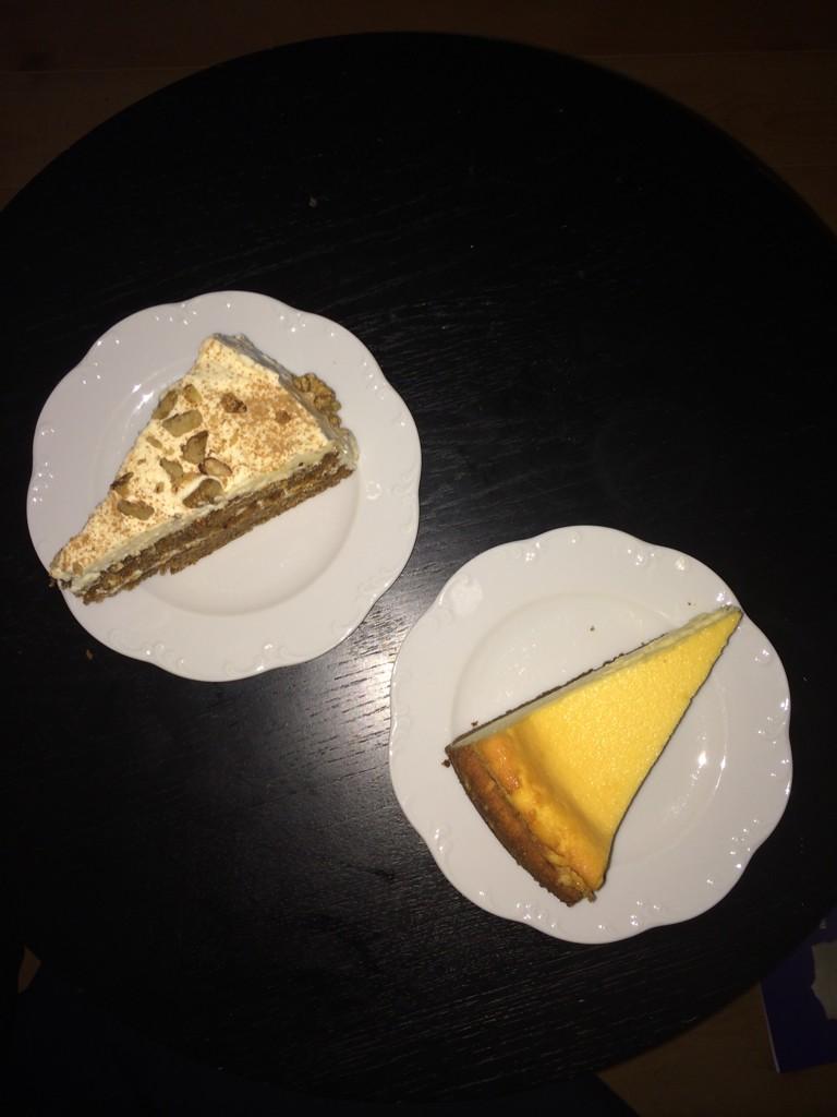 maartmutsaers's tweet photo. De prijswinnende taart van Zoete Zaken bij de koffie! De wortel-notentaart werd 1ste bij de @Quatsen taartentest. Mmm http://t.co/DeftzWWmcF