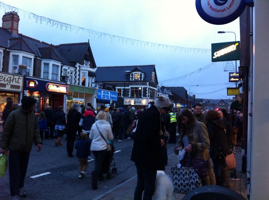 Wellfield5818's tweet photo. Community starting to come together for the switch on of the Christmas Lights #wellfieldwinterfestival http://t.co/glpjO3xhTM