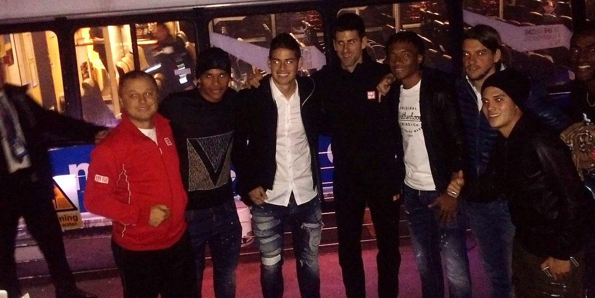 DjokerNole's tweet photo. Goool! Got to meet @jamesdrodriguez and some of the guys from @FCFSeleccionCol. #FCFFutsal http://t.co/uUHVPBcbvQ