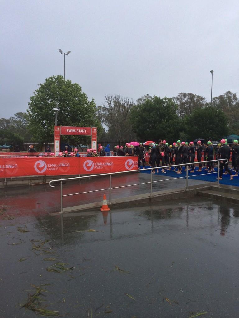 Challenge_AUS's tweet image. Athletes entering lake Victoria@challengeshepp