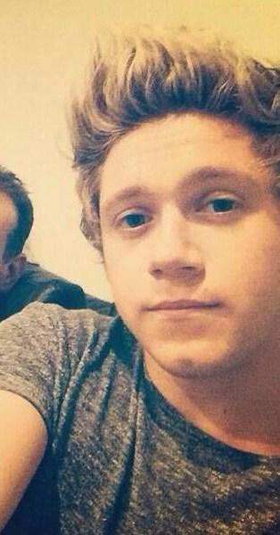 Luke Hemmings (@hemmo_faux) on Twitter photo 