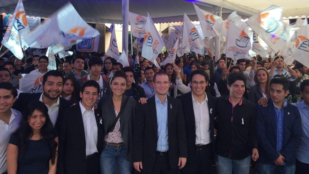 RicardoAnayaC's tweet photo. Los jóvenes son la esperanza presente de #México, dialogar y escucharlos es construir el futuro de todos. http://t.co/HfkD3vzKQx