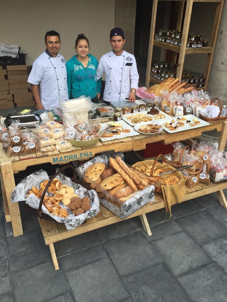 fondagarufa's tweet photo. El equipo listo en el #ParadorGastronomico #AMD14 http://t.co/780IfNik18