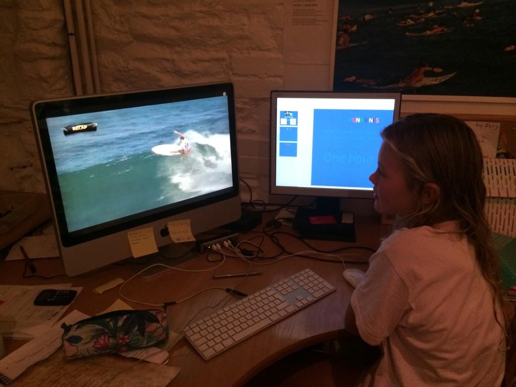 sasakwarrior's tweet photo. #ReefHawaiianPro Ava 13 yr watching in the cold wet UK http://t.co/fj1FYvnJbd