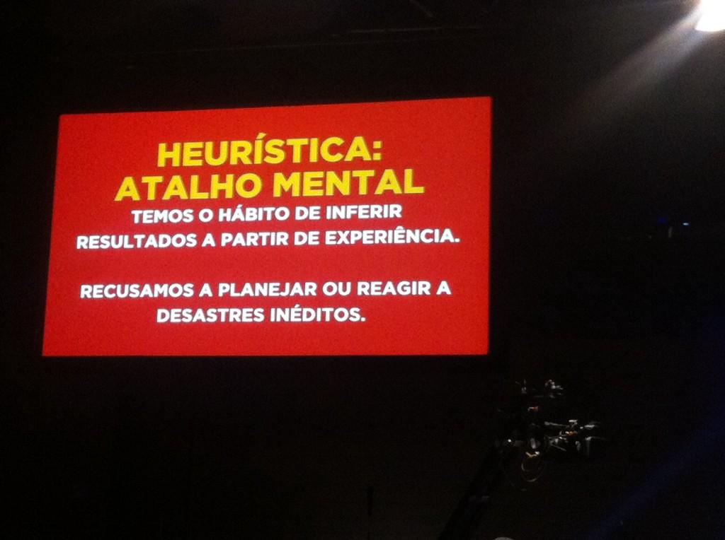 jorgegroove's tweet photo. Luli faz o encerramento do Intercom falando sobre Inteligência artificial, sociedade de ciborgs e todos os perigos. http://t.co/gTAY52cgFM