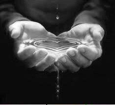 Haider1390's tweet photo. الحُب طفل في داخلنا 
يحيى ويكُبر بقطرات الوصل ! 
ويمرض عند انقطاعه..❗️ http://t.co/8yzeilcBBT