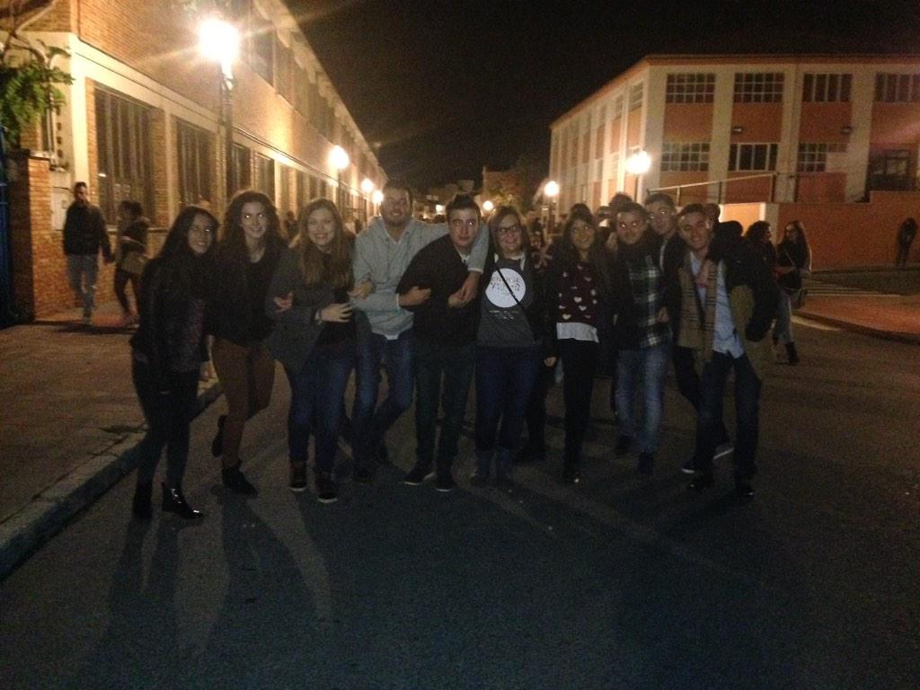 ESenseTaula's tweet photo. Creua Festes 🌙 http://t.co/0Y3g6QUoQS