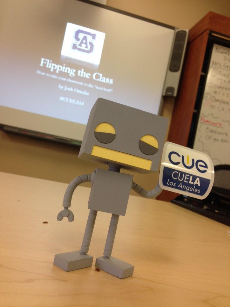 DrEdTech10's tweet image. Roberto The Robot showing @cuelosangeles love! #cuela14 #robotadventures