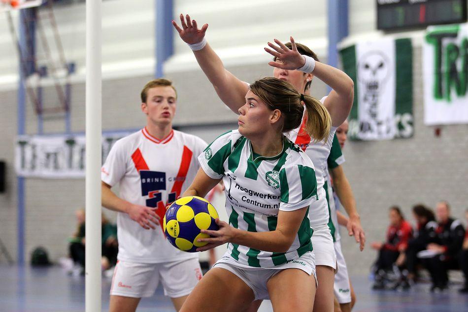 RickdenBesten's tweet photo. In beeld: @KVTriade wint met 17-14 van @VenturaSport. #zaalkorfbal #hetkontakt http://t.co/cxdBVIjicn