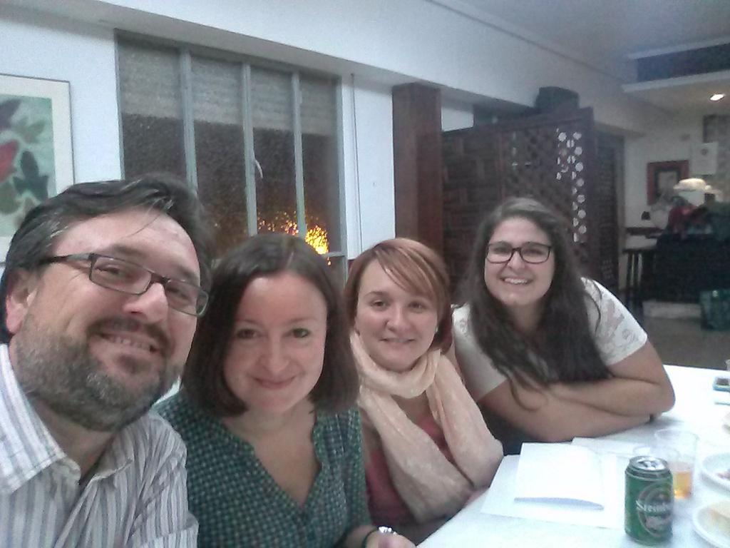 redondoenred's tweet photo. Aquí el jurado de Masterchef de @veusjuntes expectantes con hambre y nuestro Chicote ;-) #orfechef http://t.co/YHUqSGTO8T