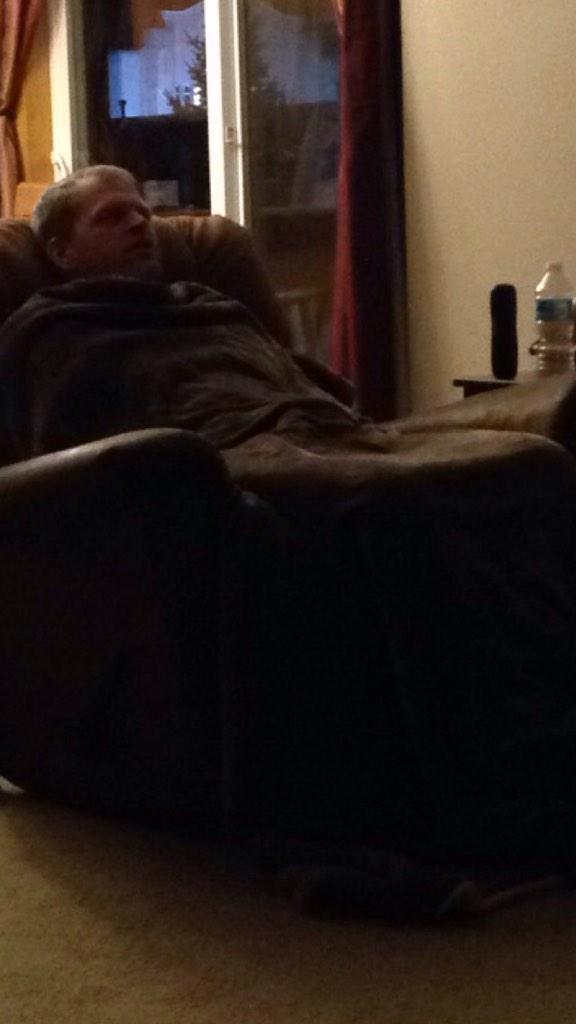 eeemmmmaaa's tweet photo. "When you wrap yourself in a blanket like this, you feel like you're back in your mothers womb" -Dad http://t.co/RS1llHPh0E