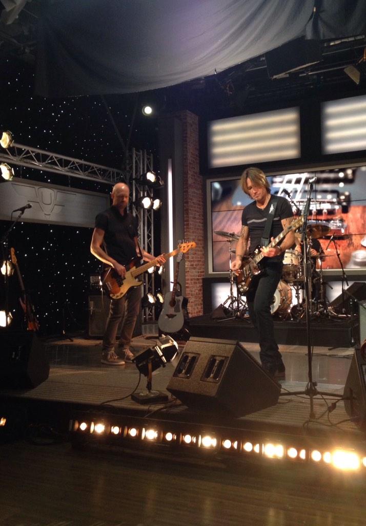 Keith Urban on Twitter "And we're back LIVE! KeithAtHSN http//t.co