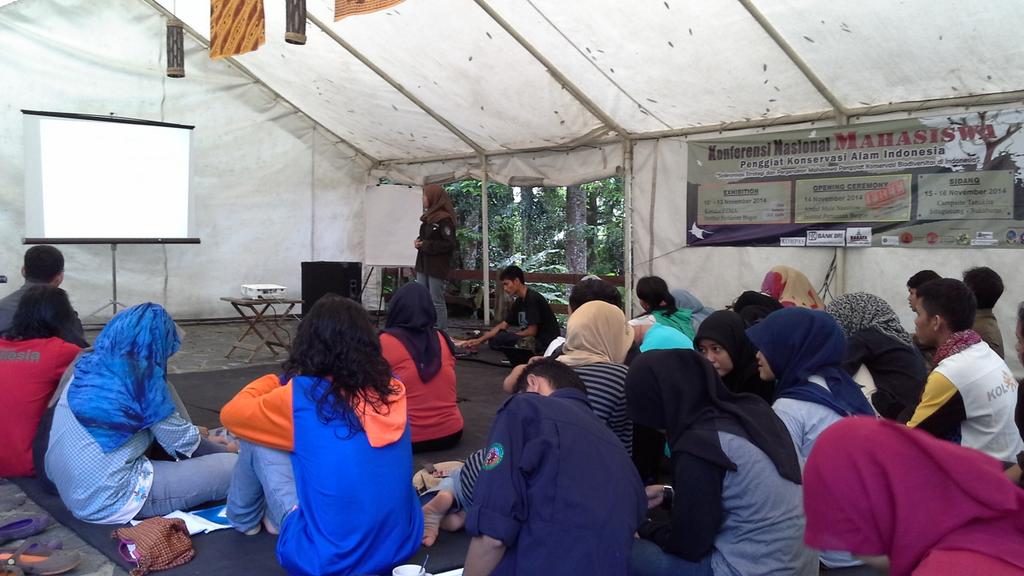 ConferenceUKF's tweet photo. Sekarang sidang pleno 2 sedang berlangsung #Conference2014 http://t.co/iYHCeFT9je