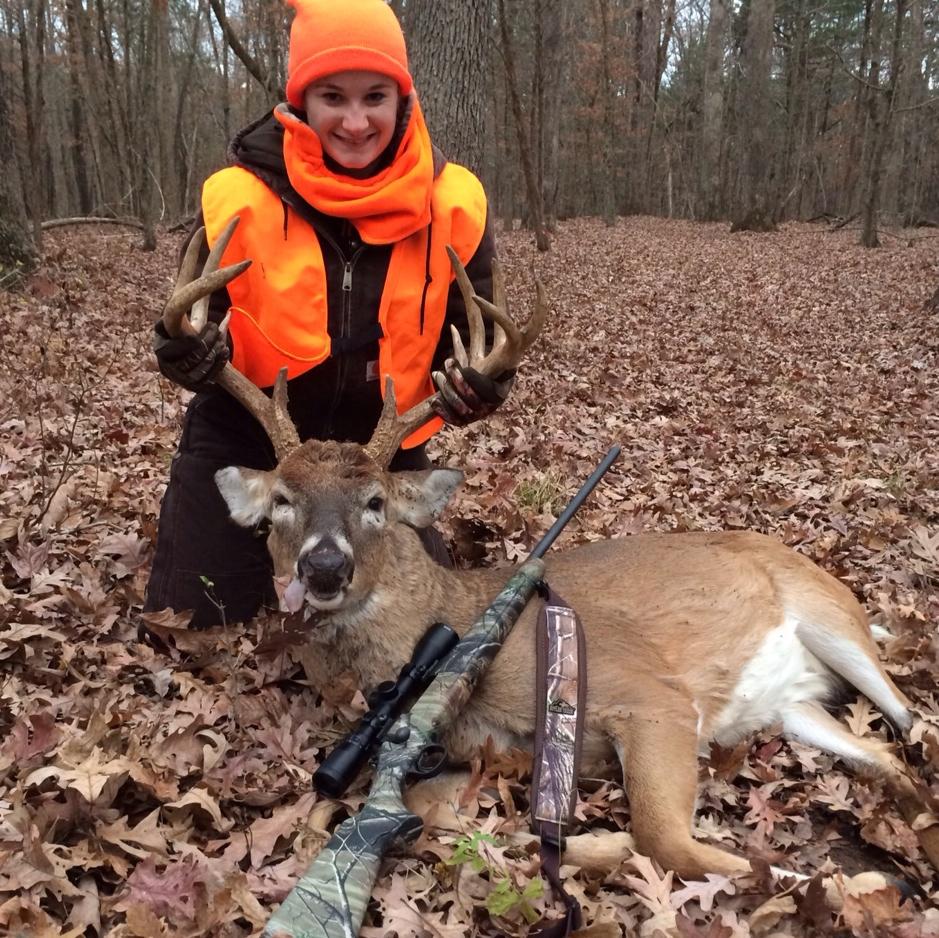 ShowMeOutdoors's tweet photo. Brooke Young with her stud Southeast Missouri 12 point! http://t.co/AdHoGIzN15