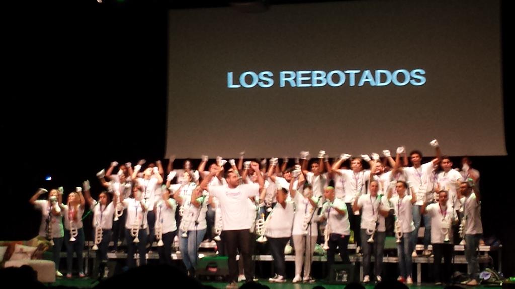 #Triquikonas15 El director de <a href="/MurgaRebotados/">Murga Los Rebotados</a> anuncia el tema: "Tsunami social". (Manifestaciones)