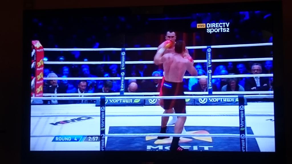 nicolasbustos's tweet image. In an #awkwardfest the bulgarian has heart. #klitschkopulev