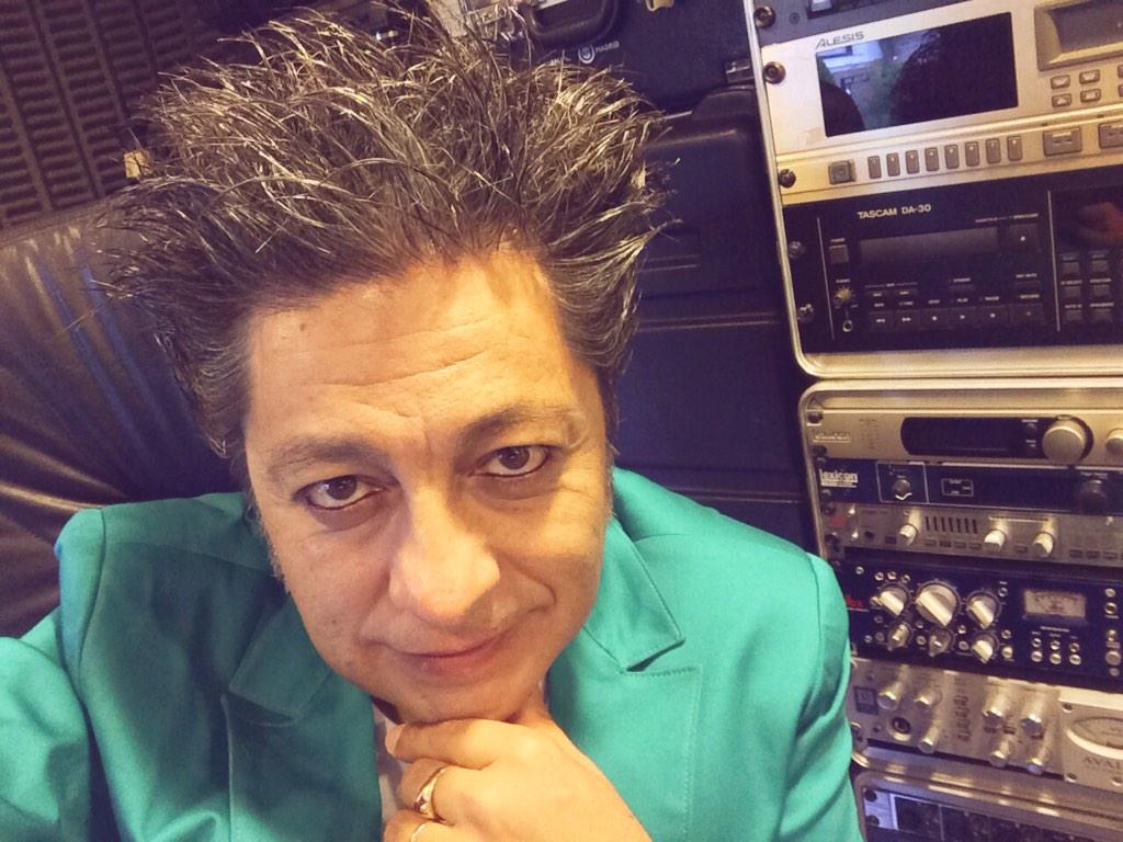marcelosueps's tweet photo. Haciendo la previa con Manu Katche antes de comenzar @10ALaFama1 Que sea Rock! @tele10salta @AniJeva @SuepsTheBand http://t.co/KRsRuxYwNr