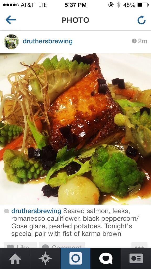 Instagram dislikes linking to twitter today..... Here's our seared salmon special.